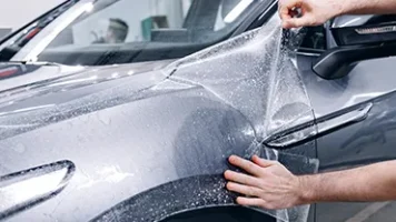 Autoschutzfolie zuscheiden